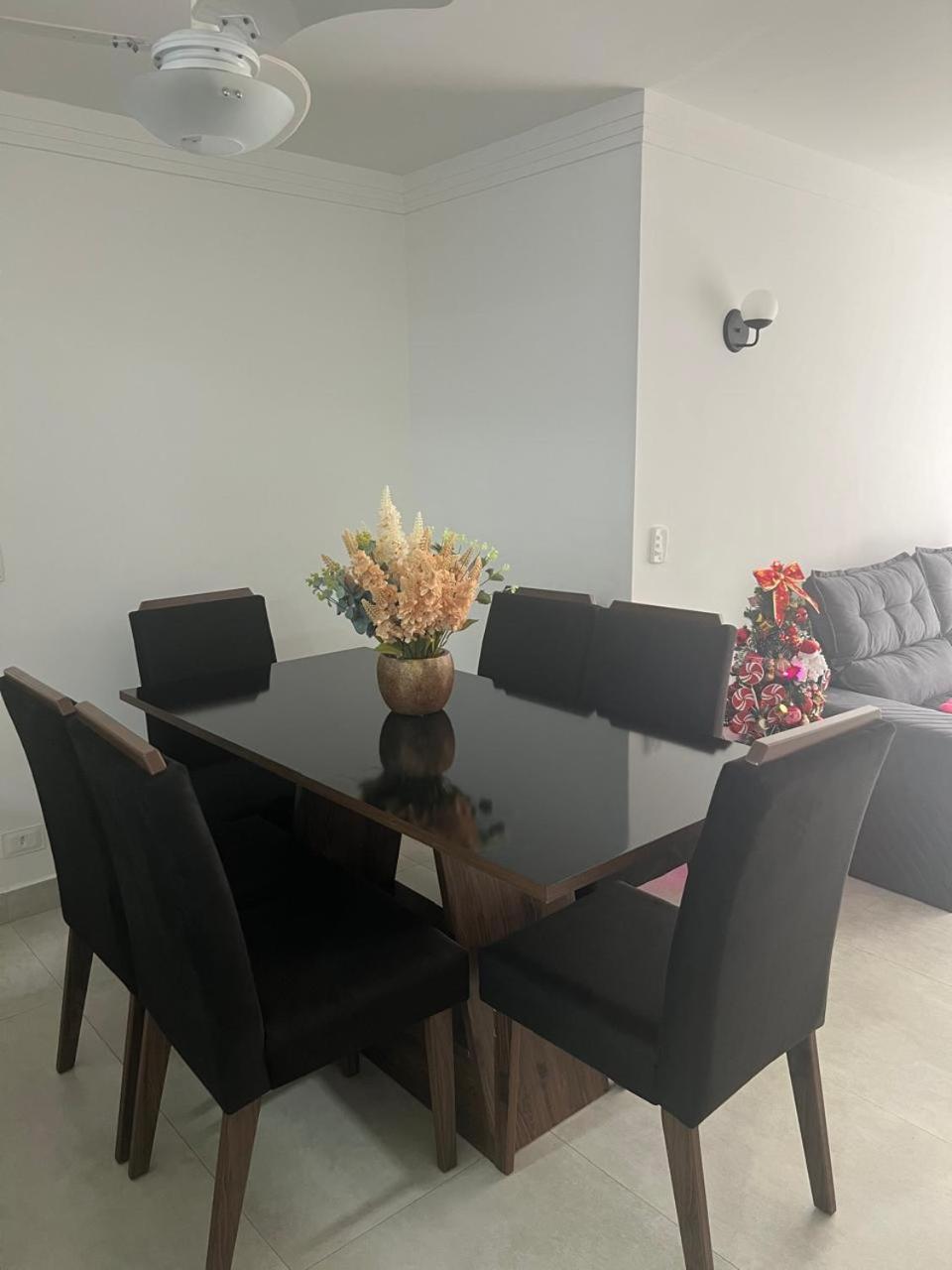 Beleza De Apartamento 300 Metros Da Praia Гуаружа Экстерьер фото