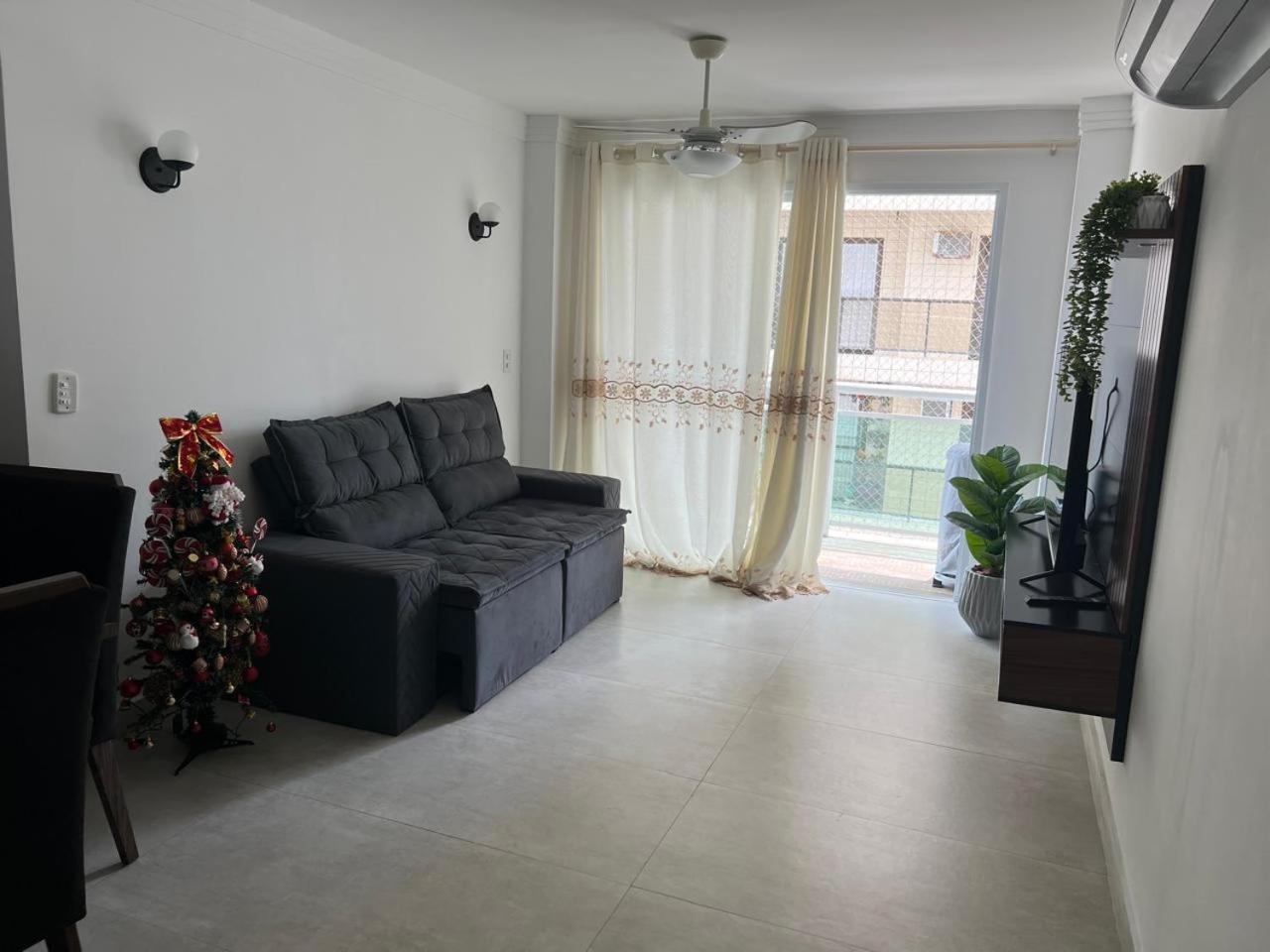 Beleza De Apartamento 300 Metros Da Praia Гуаружа Экстерьер фото