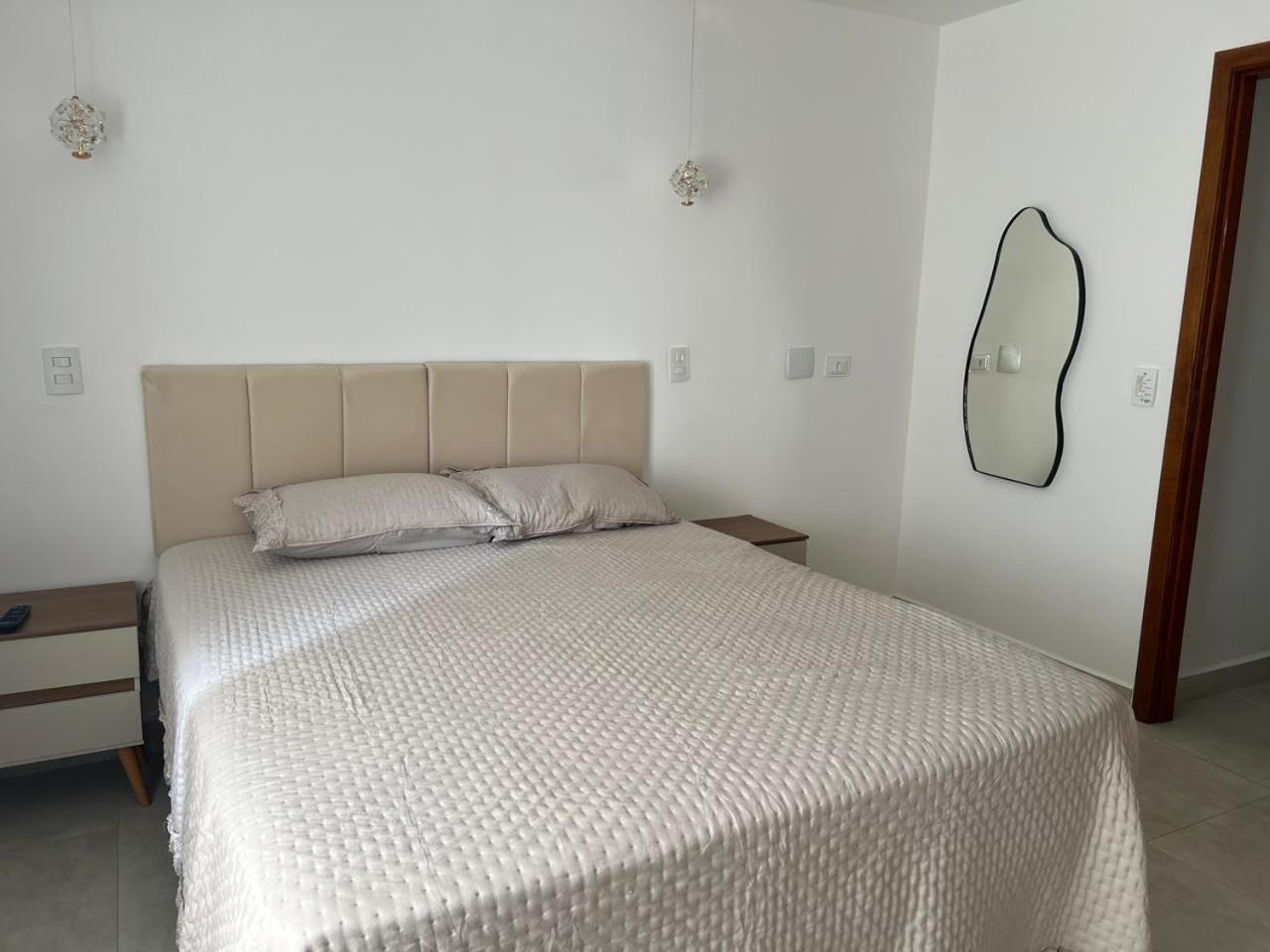 Beleza De Apartamento 300 Metros Da Praia Гуаружа Экстерьер фото