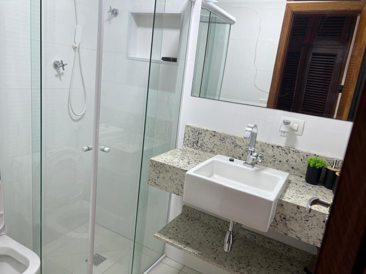 Beleza De Apartamento 300 Metros Da Praia Гуаружа Экстерьер фото