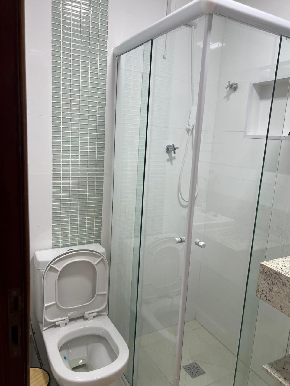 Beleza De Apartamento 300 Metros Da Praia Гуаружа Экстерьер фото