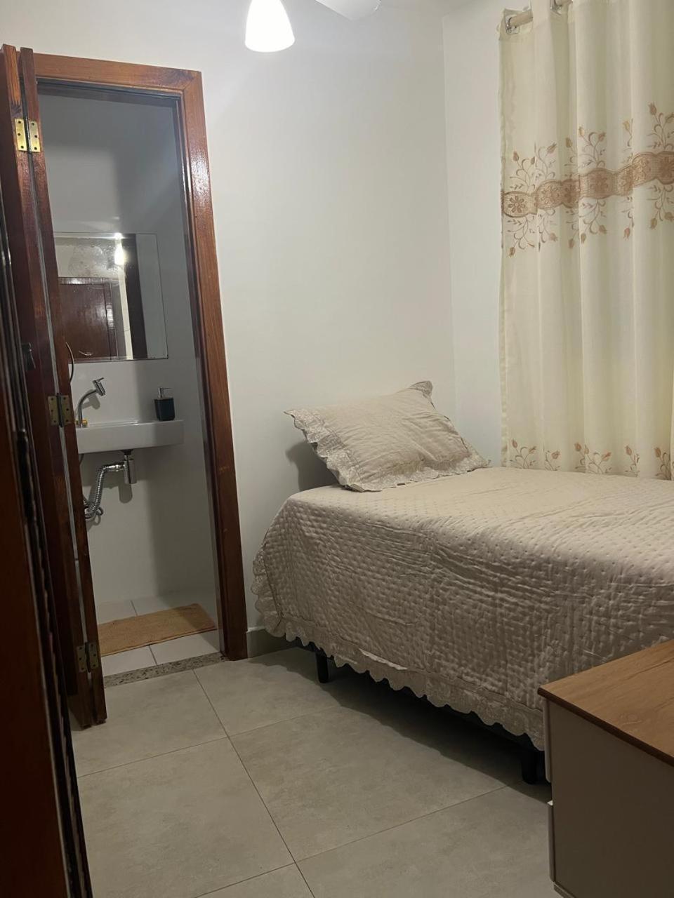 Beleza De Apartamento 300 Metros Da Praia Гуаружа Экстерьер фото