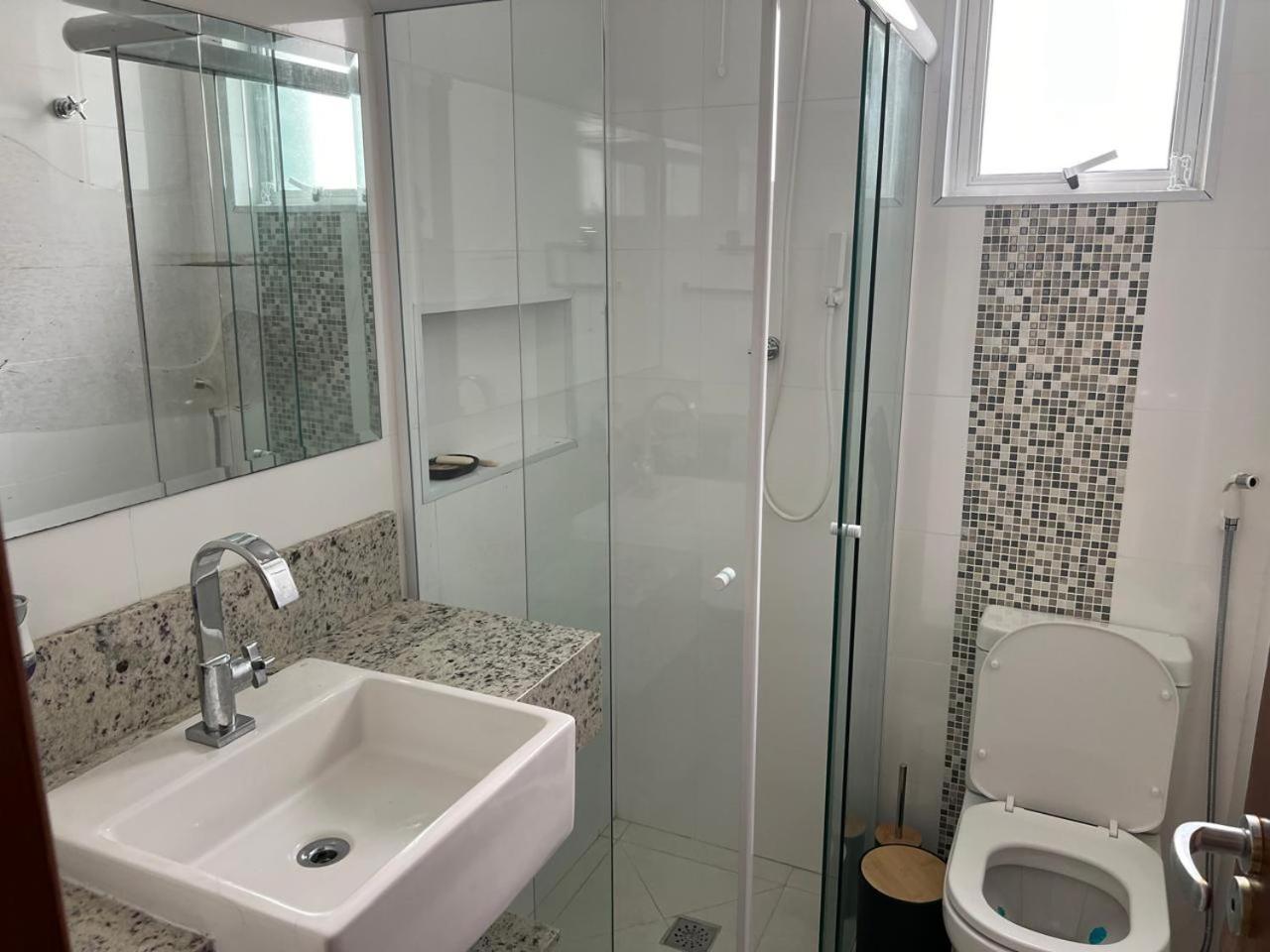 Beleza De Apartamento 300 Metros Da Praia Гуаружа Экстерьер фото