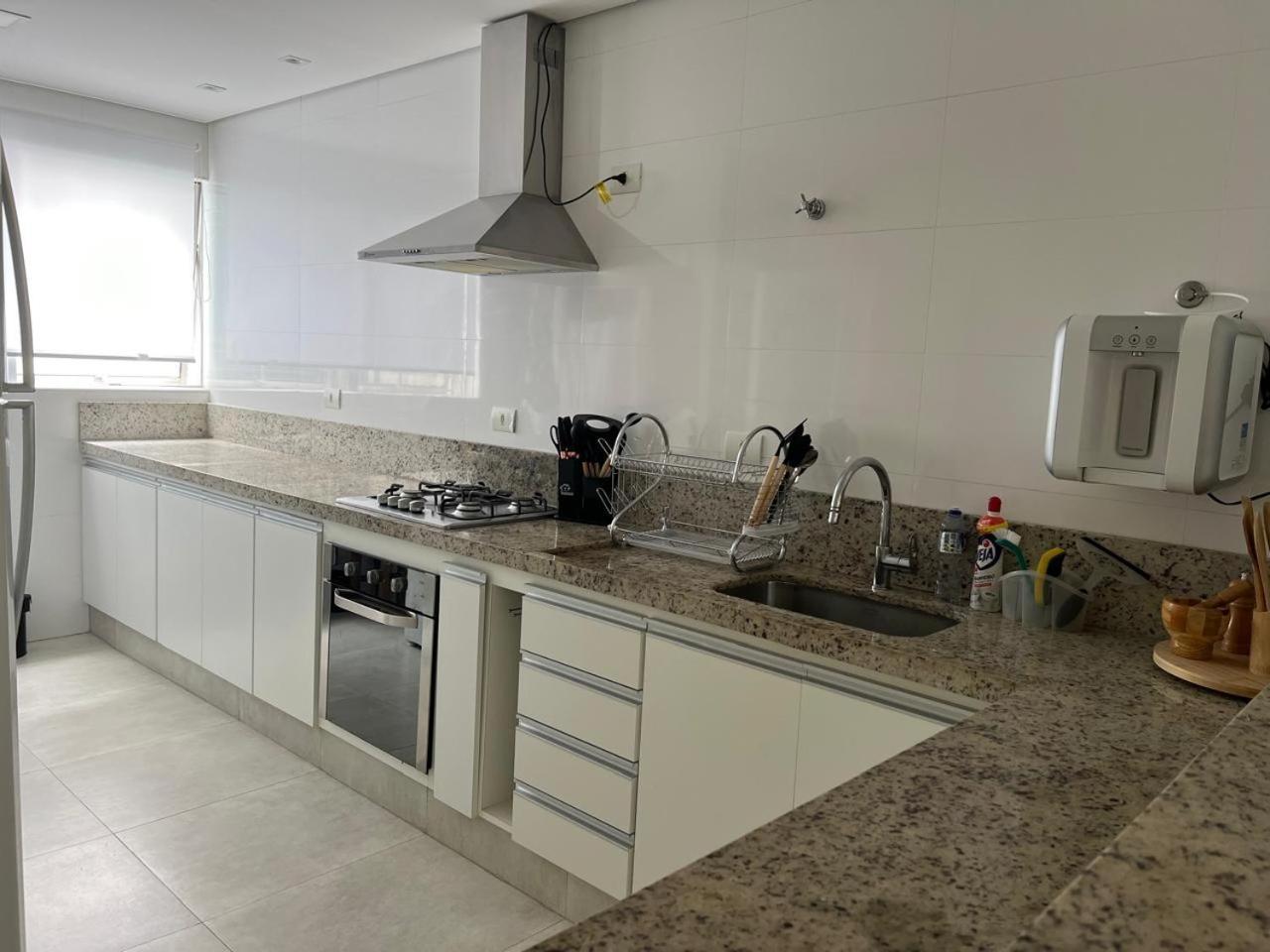 Beleza De Apartamento 300 Metros Da Praia Гуаружа Экстерьер фото